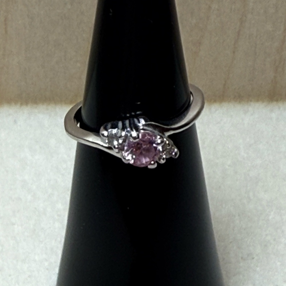 Elegant Silver and Pink‎ Solitaire Ring - Picture 5 of 5